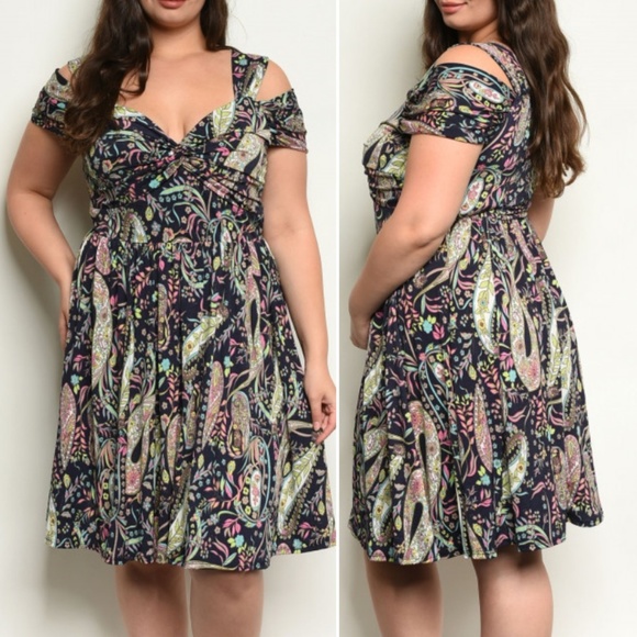 Trend Setter Diva Boutique Dresses & Skirts - LAST 1! NAVY PAISLEY SWEET HEART CUT DRESS